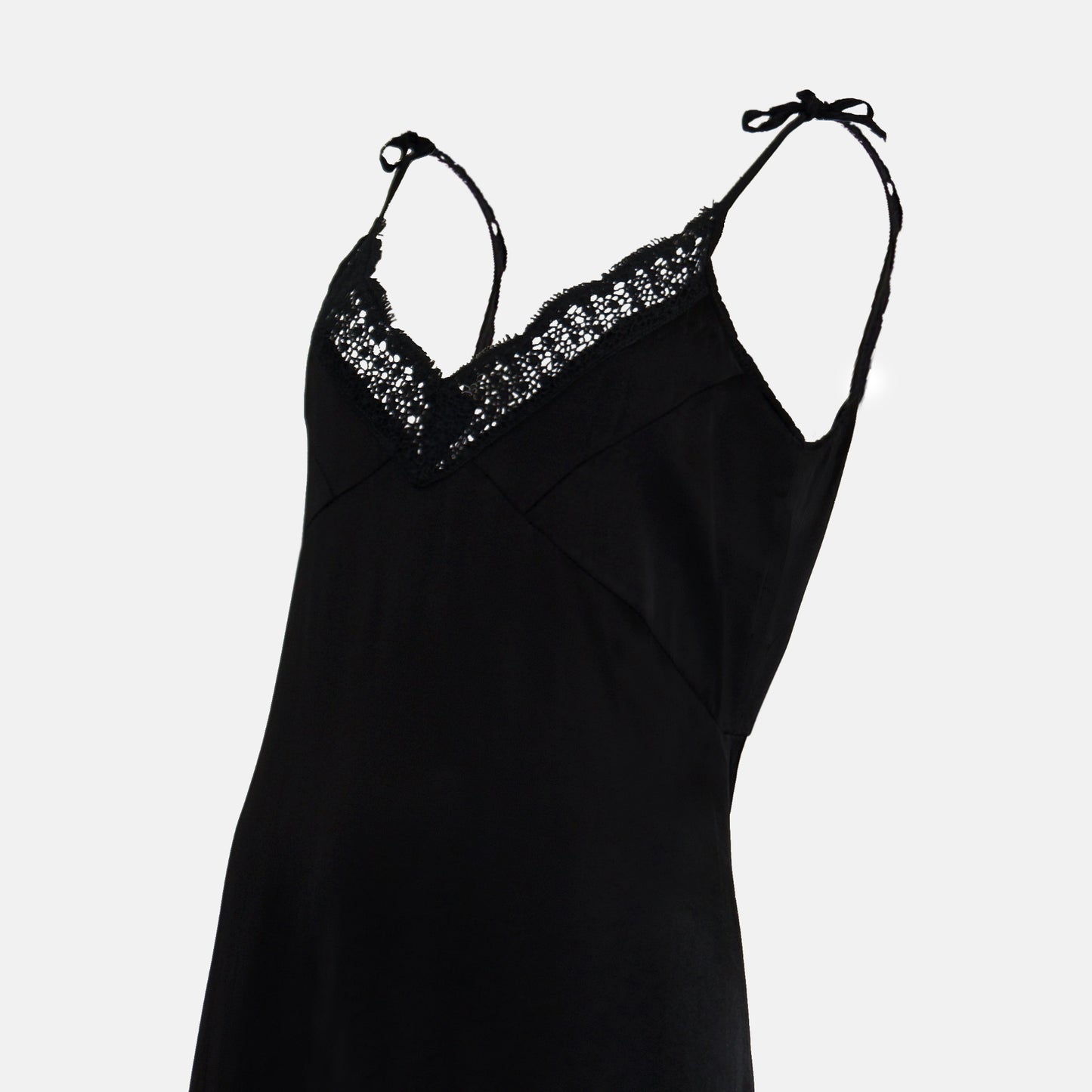Carina V neck lace edged